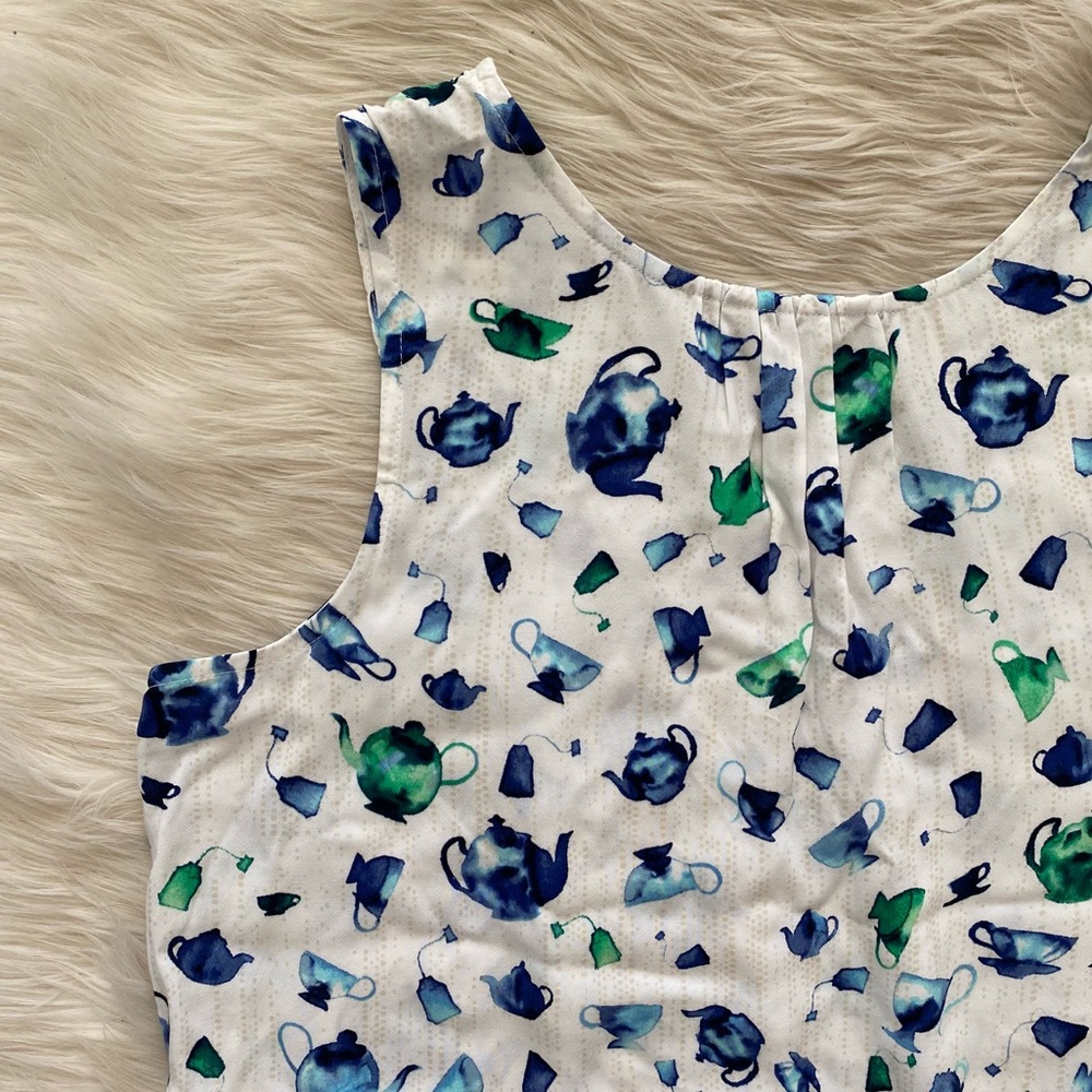 Nic+Zoe White Blue Teapot Print V-Neck Tank Top Shirt - Picture 8 of 10